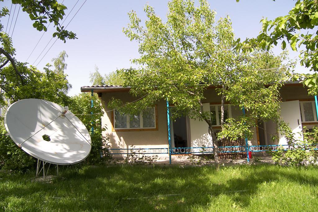" У Татьяны" Hotel Cholpon-Ata Bagian luar foto